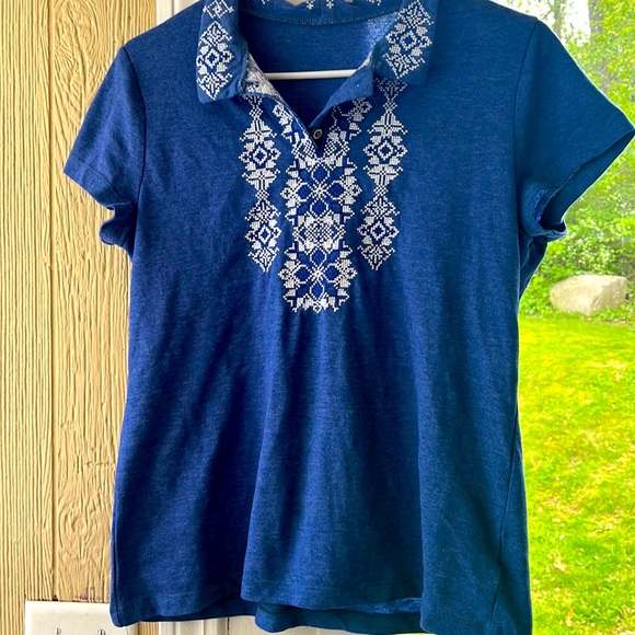 Women’s size M Ukranian shirt - Picture 1 of 6